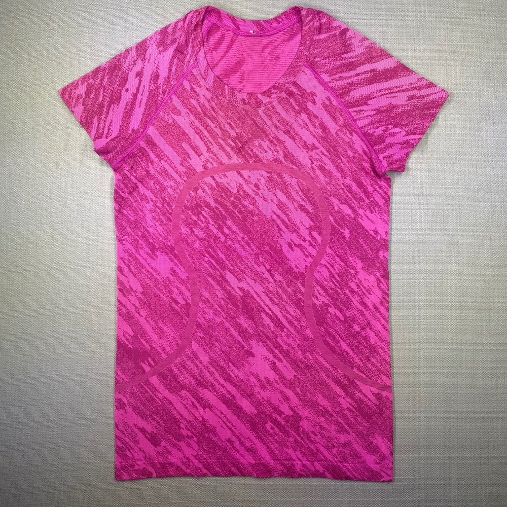 Lululemon Womens Swiftly Tech Short Sleeve 2.0 Mesh Camo Pink Size 8